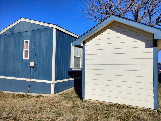 709 N Collins Freeway 70, Howe, TX 75459