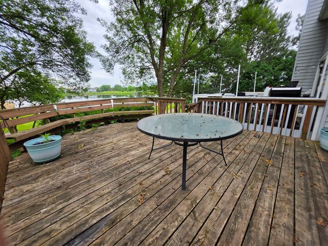 327 Shadybrook Lane, Aurora, IL 60504