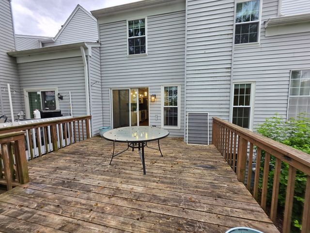327 Shadybrook Lane, Aurora, IL 60504