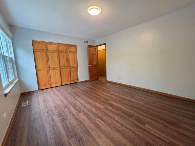 327 Shadybrook Lane, Aurora, IL 60504