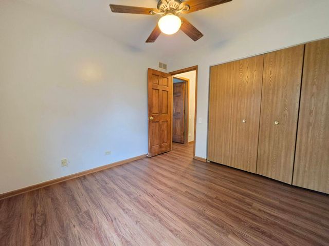 327 Shadybrook Lane, Aurora, IL 60504