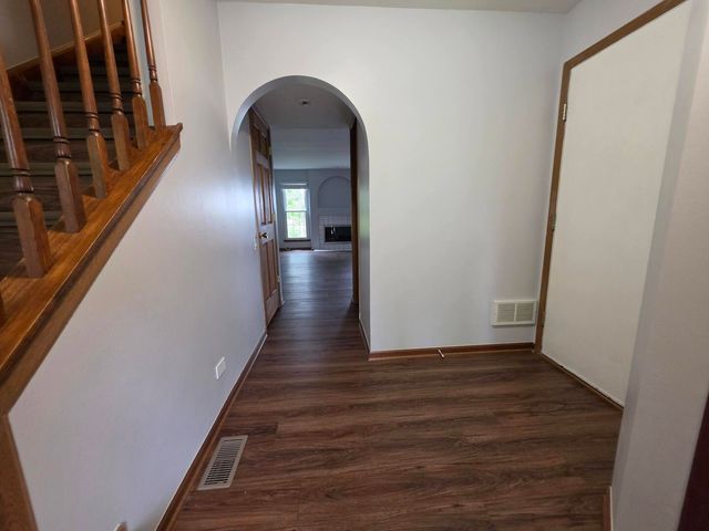 327 Shadybrook Lane, Aurora, IL 60504