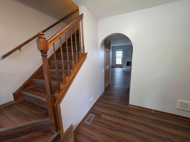 327 Shadybrook Lane, Aurora, IL 60504