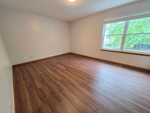 327 Shadybrook Lane, Aurora, IL 60504