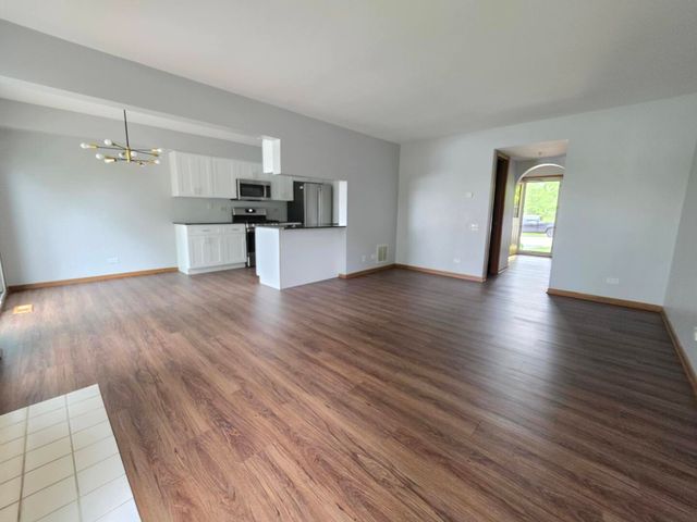 327 Shadybrook Lane, Aurora, IL 60504