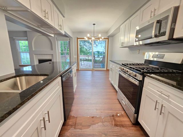 327 Shadybrook Lane, Aurora, IL 60504
