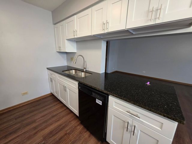 327 Shadybrook Lane, Aurora, IL 60504