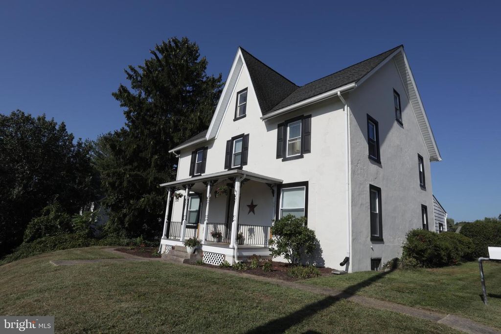 523 BRIDGE ST, Mont Clare, PA 19453