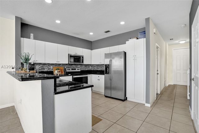3169 NW 32nd Ct, Oakland Park, FL 33309