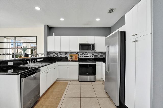 3169 NW 32nd Ct, Oakland Park, FL 33309