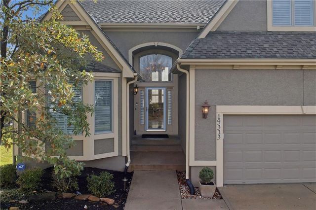 19313 W 98th Street, Lenexa, KS 66220
