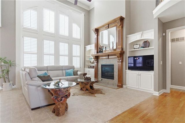 19313 W 98th Street, Lenexa, KS 66220