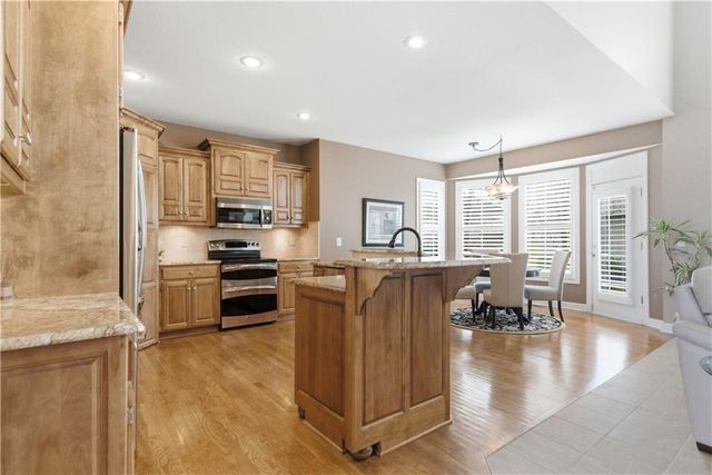 19313 W 98th Street, Lenexa, KS 66220