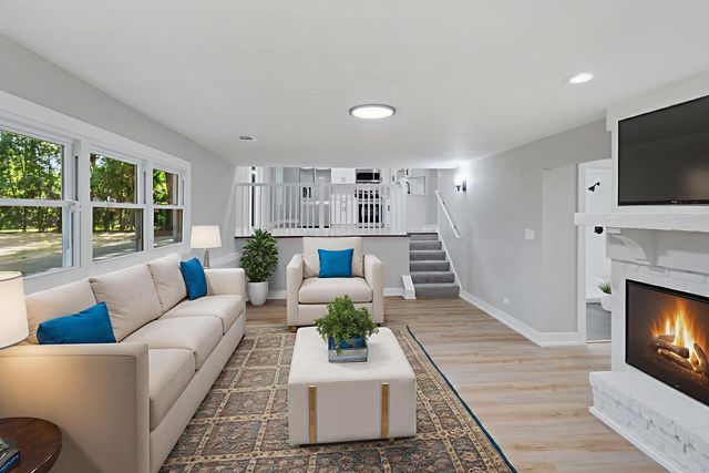 28W555 Leverenz Road, Naperville, IL 60564