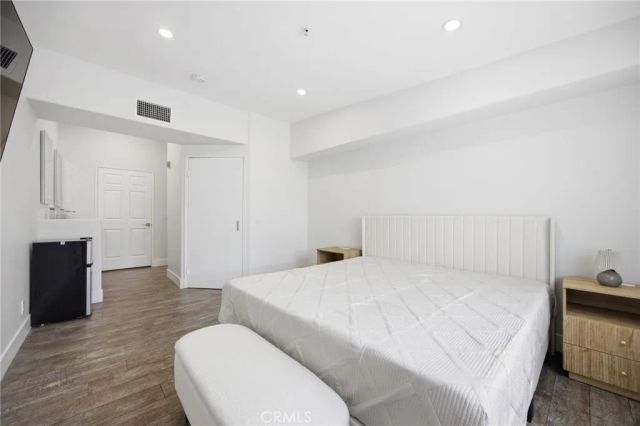 15455 Sherman Way 27, Van Nuys, CA 91406