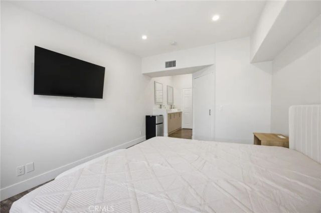 15455 Sherman Way 27, Van Nuys, CA 91406
