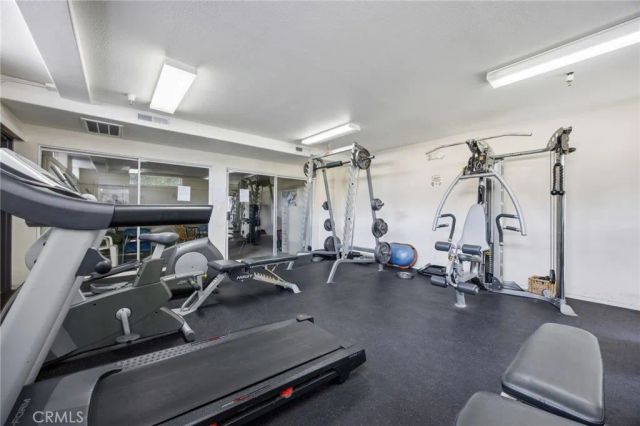 15455 Sherman Way 27, Van Nuys, CA 91406