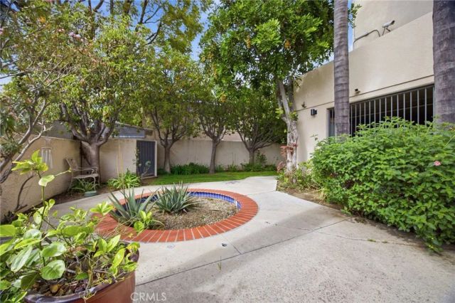 15455 Sherman Way 27, Van Nuys, CA 91406
