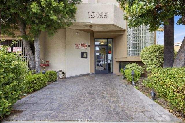 15455 Sherman Way 27, Van Nuys, CA 91406