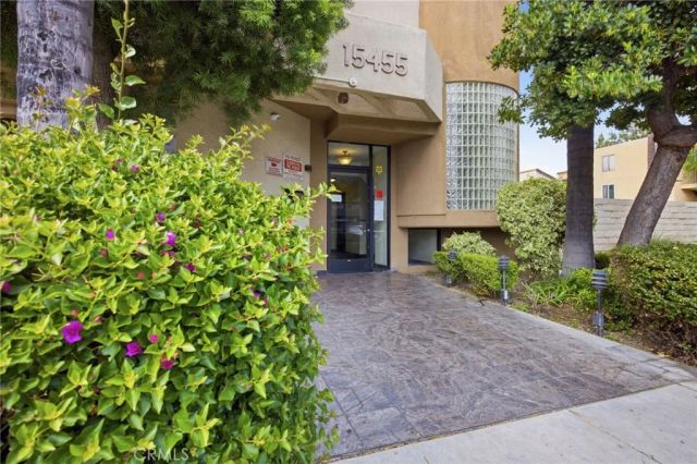 15455 Sherman Way 27, Van Nuys, CA 91406