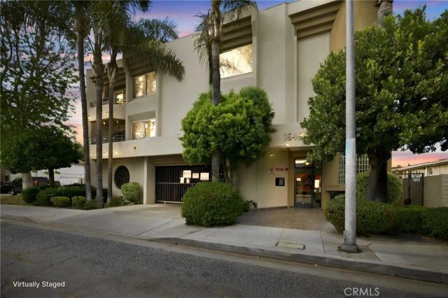 15455 Sherman Way 27, Van Nuys, CA 91406