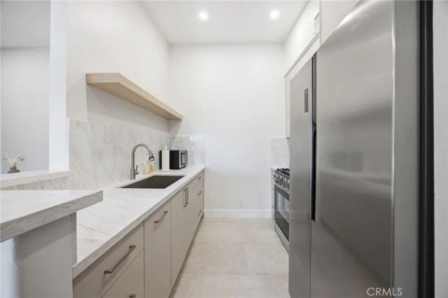15455 Sherman Way 27, Van Nuys, CA 91406