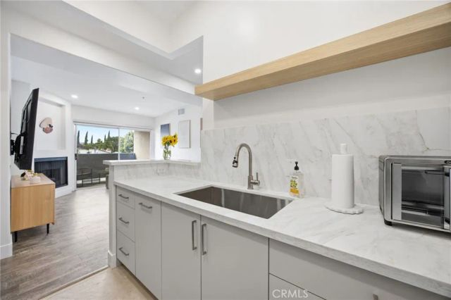 15455 Sherman Way 27, Van Nuys, CA 91406