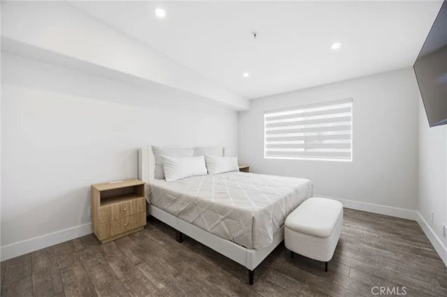 15455 Sherman Way 27, Van Nuys, CA 91406