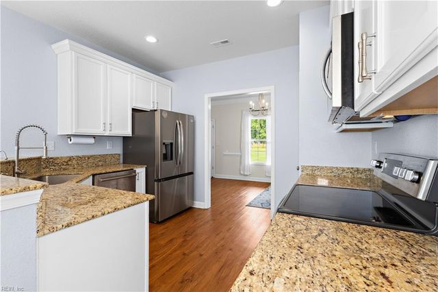 2828 Seven Eleven RD, Chesapeake, VA 23322