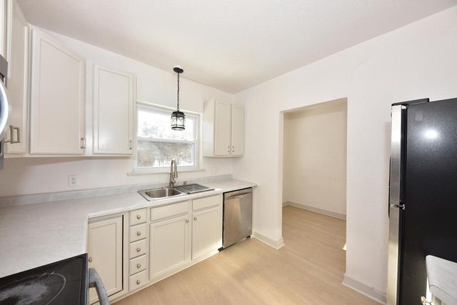 1350 Parkway DRIVE, Brookfield, WI 53005