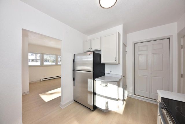 1350 Parkway DRIVE, Brookfield, WI 53005