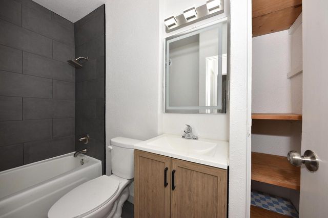 1350 Parkway DRIVE, Brookfield, WI 53005