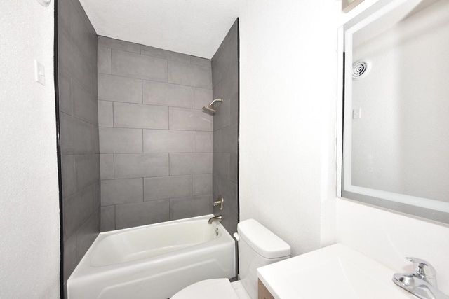 1350 Parkway DRIVE, Brookfield, WI 53005