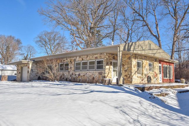 1350 Parkway DRIVE, Brookfield, WI 53005
