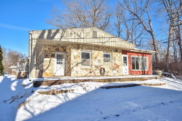 1350 Parkway DRIVE, Brookfield, WI 53005