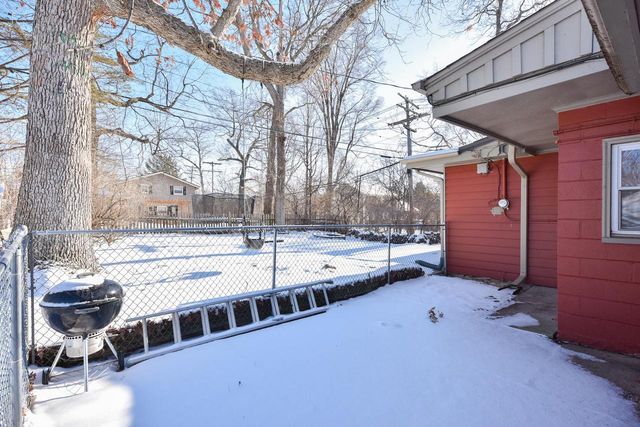 1350 Parkway DRIVE, Brookfield, WI 53005