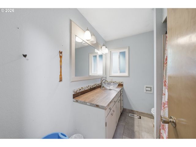 1605 JUNIPER St, Forest Grove, OR 97116