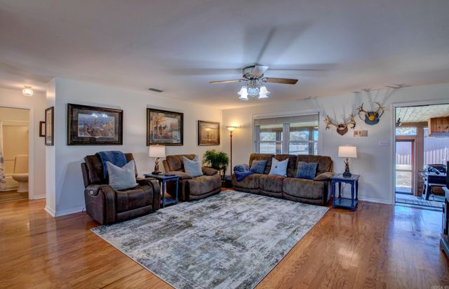 817 N Walkers Corner Road, Scott, AR 72142