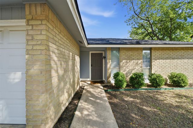 1601 Sagebrush DR, Round Rock, TX 78681