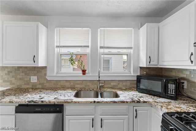 1359 Delia Avenue, Akron, OH 44320