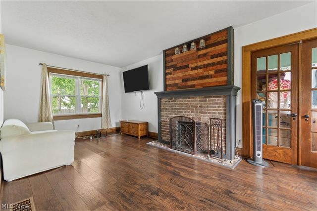 1359 Delia Avenue, Akron, OH 44320