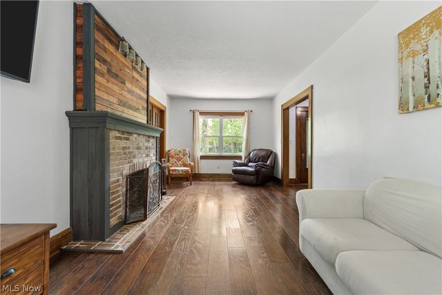 1359 Delia Avenue, Akron, OH 44320