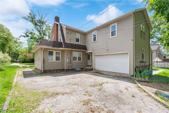 1359 Delia Avenue, Akron, OH 44320