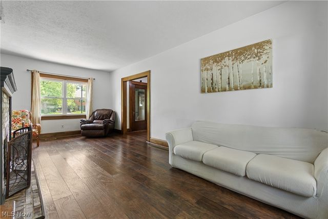1359 Delia Avenue, Akron, OH 44320