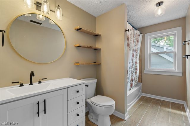 1359 Delia Avenue, Akron, OH 44320