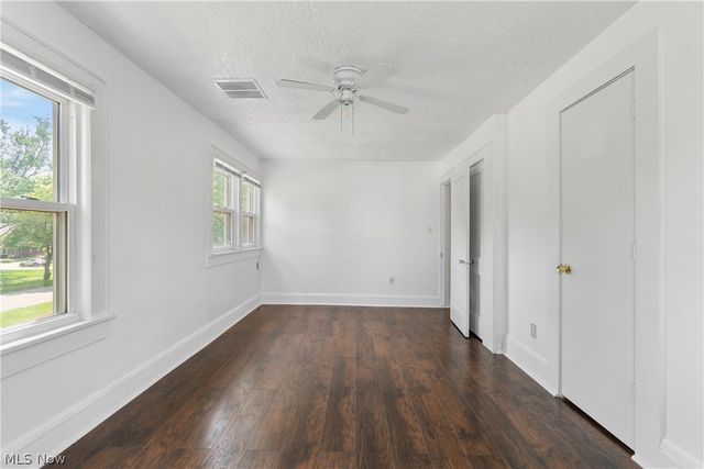 1359 Delia Avenue, Akron, OH 44320