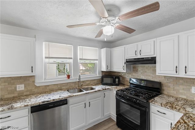 1359 Delia Avenue, Akron, OH 44320