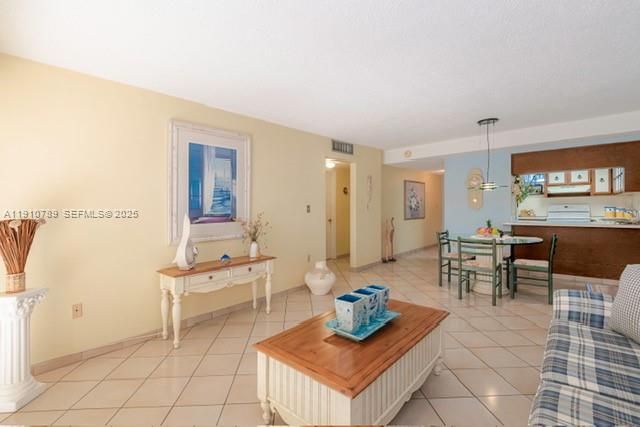 1890 W 56th Street 1423, Hialeah, FL 33012