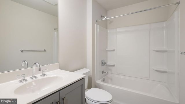 1448 MILL RACE DR, Quakertown, PA 18951