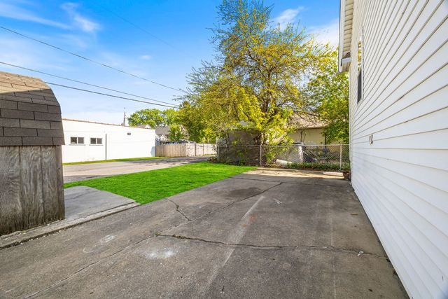 1107 Victoria Avenue, North Chicago, IL 60064